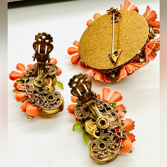 Rare Vintage Enamel Salmon Flower Demi Brooch Set - Picture 6 of 16